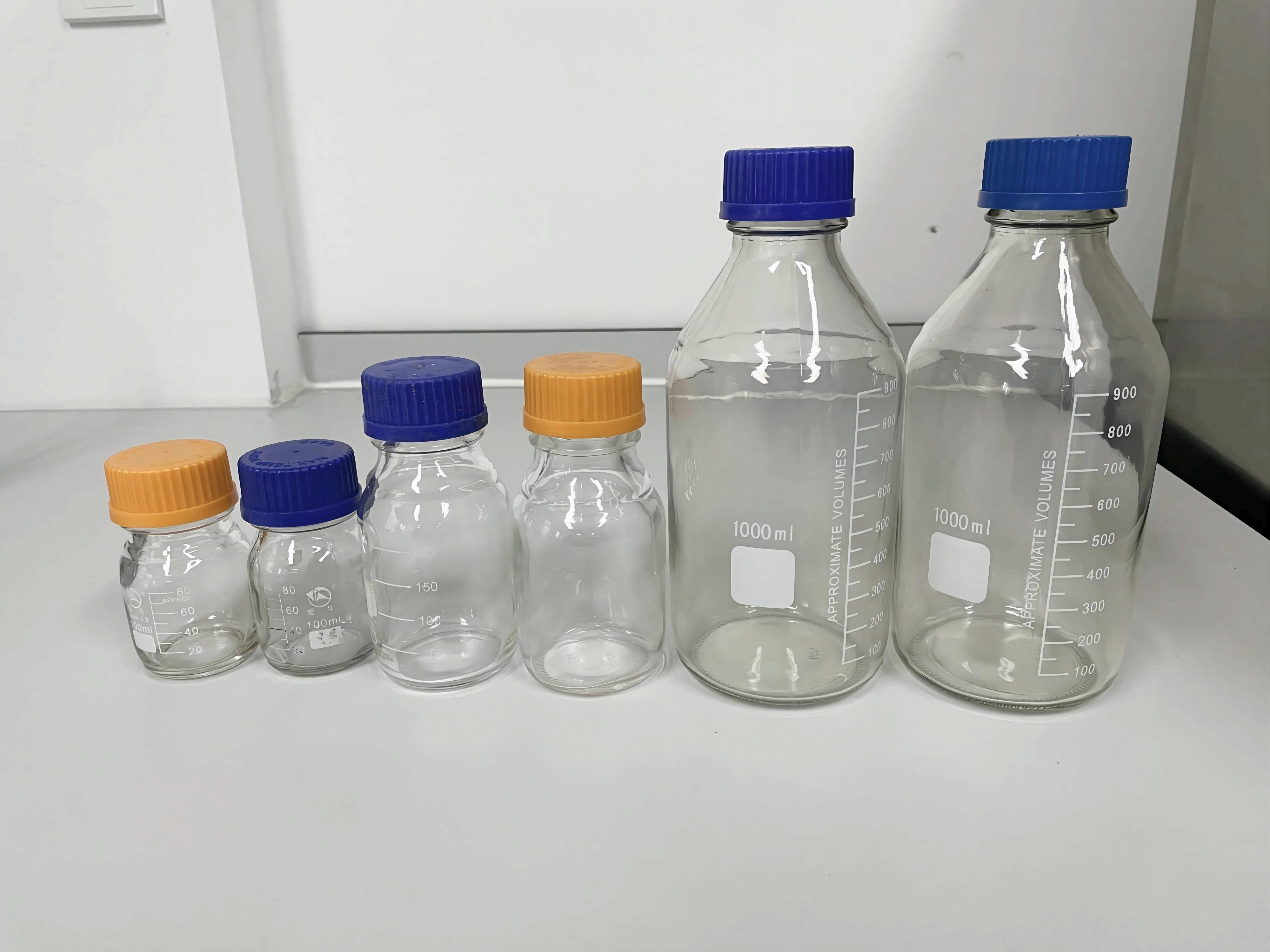 喜瓶者洗瓶機(jī)是如何清洗藍(lán)蓋瓶的？